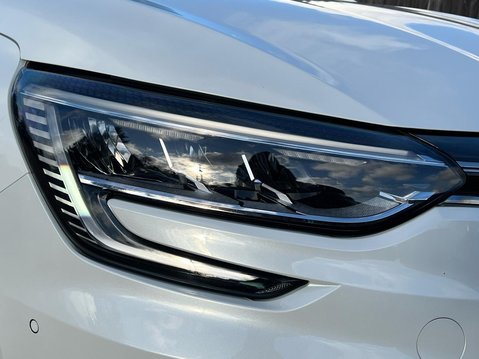 Renault Megane ICONIC E-TECH 14