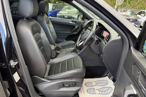 Volkswagen Tiguan R-LINE TDI DSG - RARE LEATHER INTERIOR - APPLE CAR PLAY -CAMERA 16