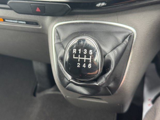 Ford Transit Custom Crew Cab LWB L2H1 Low Roof Limited 320 Air Con Sensors EURO 6 38