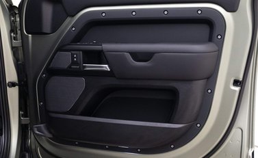 Land Rover Defender V8 17