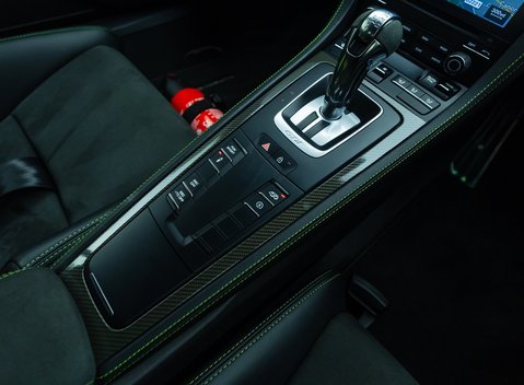 Porsche Cayman GT4 (718) 23