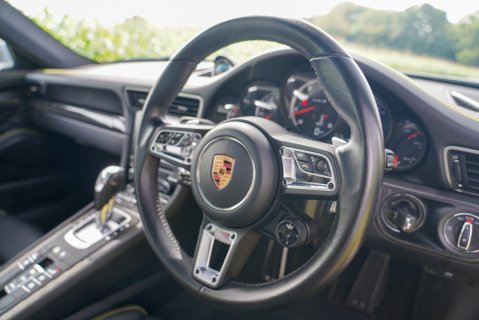 Porsche 911 TURBO S PDK 12