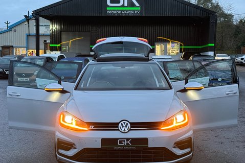 Volkswagen Golf R TSI 4MOTION DSG -LEATHER -CAMERA-PRETORIAS -PAN ROOF -WHITE/SILVER -GHOST 17
