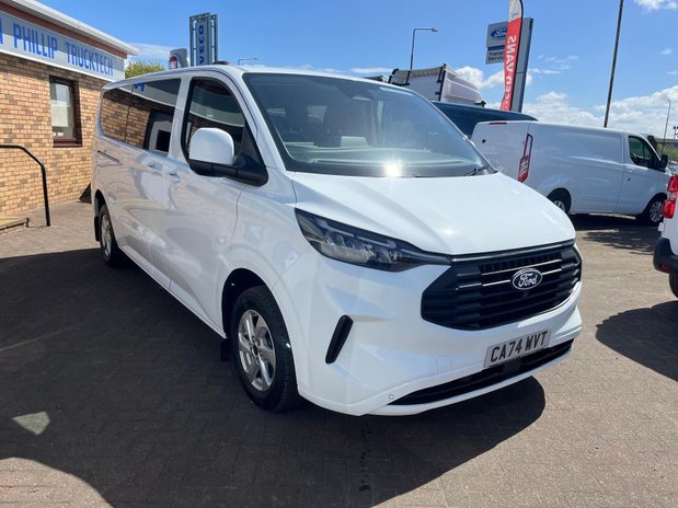 Ford Transit Custom TRANSIT CUSTOM 320 L2 DIESEL FWD 2.0 Eco Blue 136ps H1 Kombi Limited 9-Seat 1
