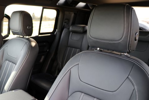 Defender 110 Commercial 15