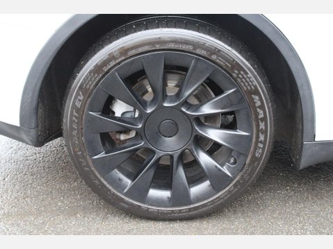 Tesla Model Y LONG RANGE AWD 27
