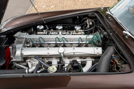 Aston Martin DB6 MKII 31