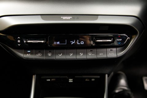 Hyundai i20 T-GDI PREMIUM MHEV 38