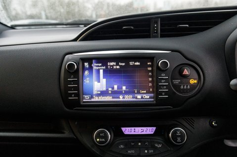 Toyota Yaris VVT-I BI-TONE 24