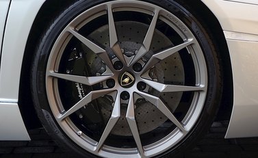 Lamborghini Aventador LP 700-4 Roadster 14