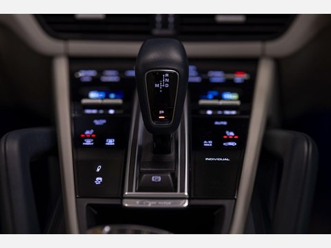 Porsche Cayenne 3.0 V6 E-Hybrid 17.9kWh Platinum Edition TiptronicS 4WD Euro 6 (s/s) 5dr (3 65