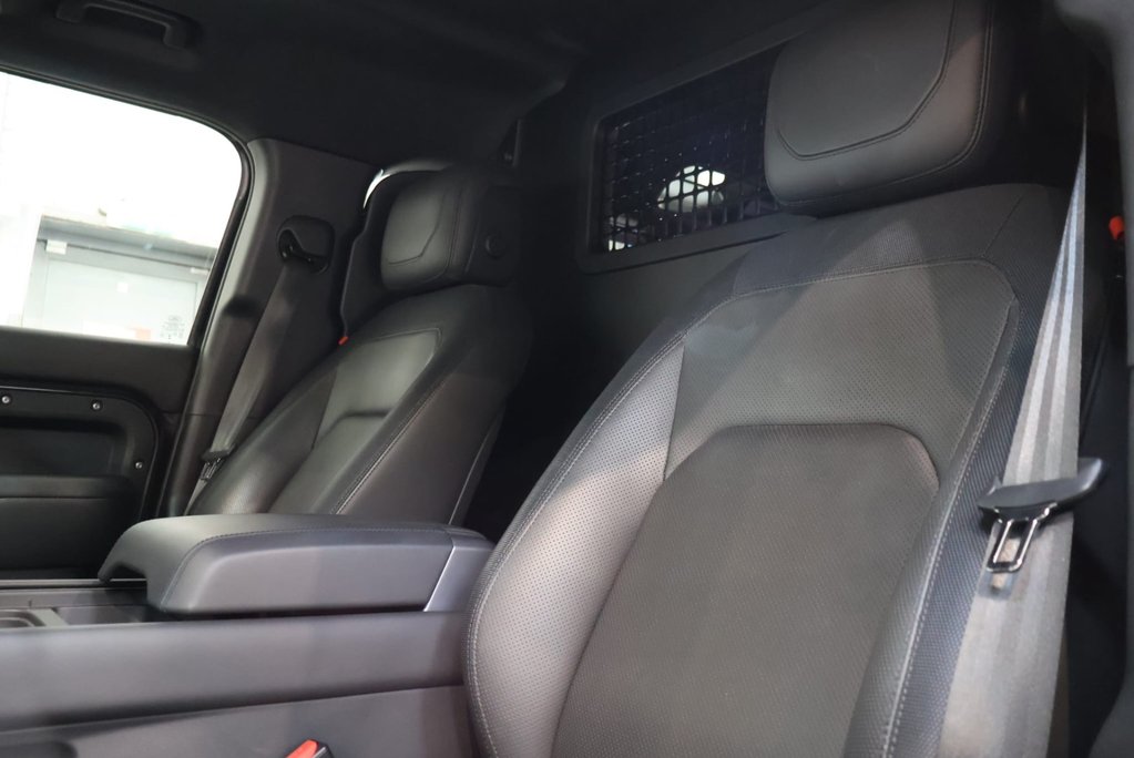 Land Rover Defender 110 2023 D300 HARD TOP X-DYNAMIC  16