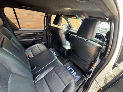 Toyota Hilux 2.4 HI-Luxury Invincible X D-4D 4WD Double Cab 4WD 5dr 23