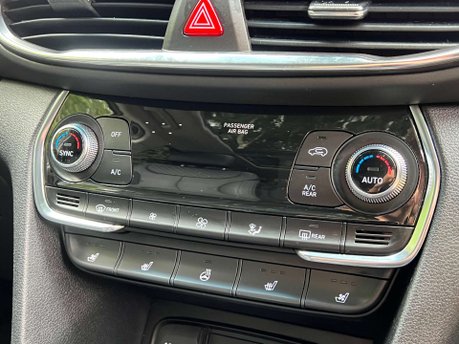 Hyundai SANTA FE 2.2 Santa Fe Premium SE CRDi Auto 4WD 5dr 32