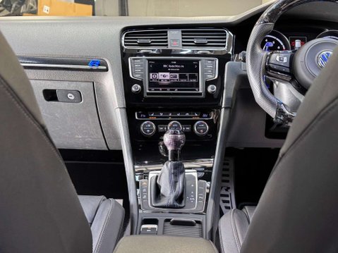 Volkswagen Golf 2.0 Golf R DSG 4WD 5dr 58