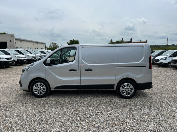 Renault Trafic SWB L1H1 Low Roof Sportive Air Con Nav EURO 6 NO VAT 1