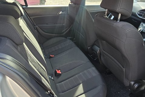 Peugeot 308 PURETECH ALLURE LAST OWNER SINCE 2017..7 SERVICES..SAT NAV.. £35 TAX.. 15