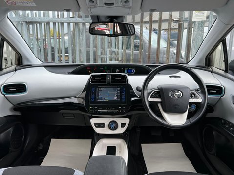 Toyota Prius VVT-I BUSINESS EDITION PLUS 29