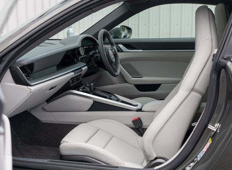 Porsche 911 Carrera (992) 15