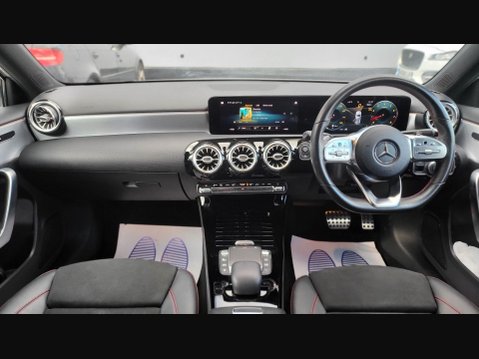 Mercedes-Benz A Class A 250 AMG LINE PREMIUM 4