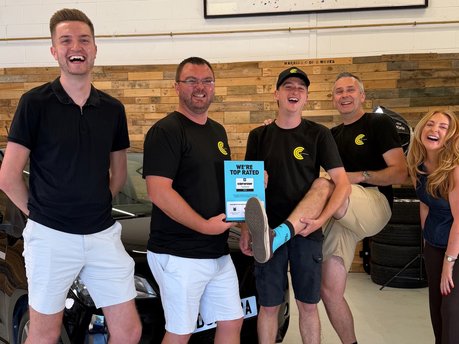 Clever Car Collection celebrates another award after being named Carwow Top Rated