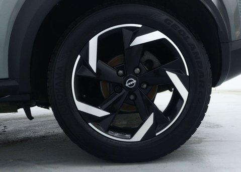 Nissan Juke 1.6 N-Connecta SUV 5dr Petrol Hybrid Auto Euro 6 (143 ps) 17