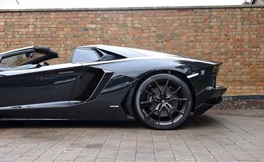 Lamborghini Aventador LP 700-4 Roadster 25