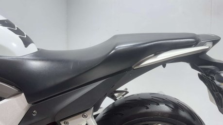 Honda VFR 2011 ONLY 22K NEW MOT SERVICED TOP BOX TOURER 800CC 31