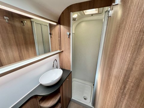 Bailey Unicorn Valencia 27