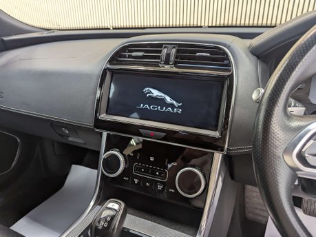 Jaguar XE 2.0 XE R-Dynamic S D Auto 4dr 54