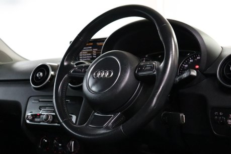 Audi A1 TFSI SPORT 12