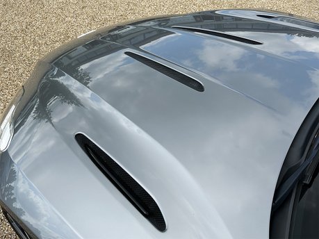 Aston Martin DB11 V12 29