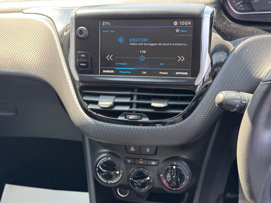 2018 Peugeot 208 — image 11