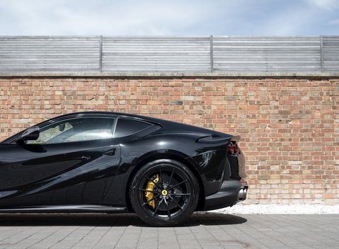 Ferrari 812 Superfast 33