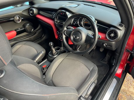 Mini Hatch COOPER D 7