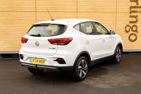 MG ZS SE 2