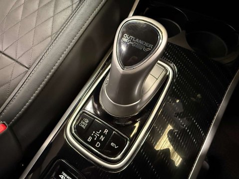 Mitsubishi Outlander 2.4 Outlander Exceed PHEV CVT 4WD 5dr 23