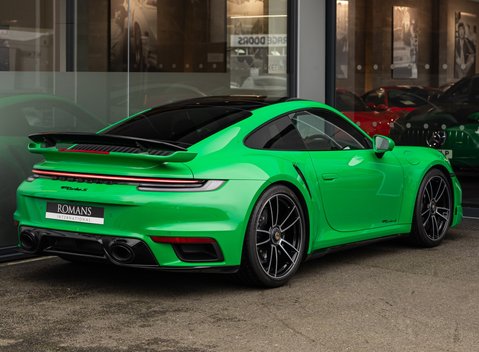 Porsche 911 Turbo S (992) 4