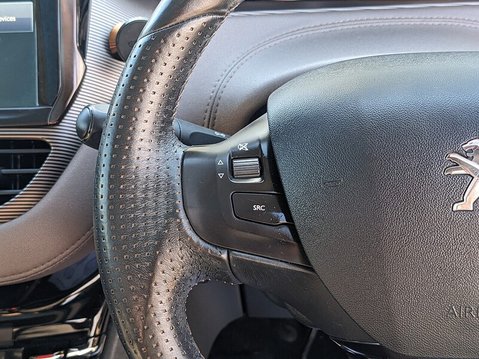 Peugeot 2008 E-HDI FELINE 20