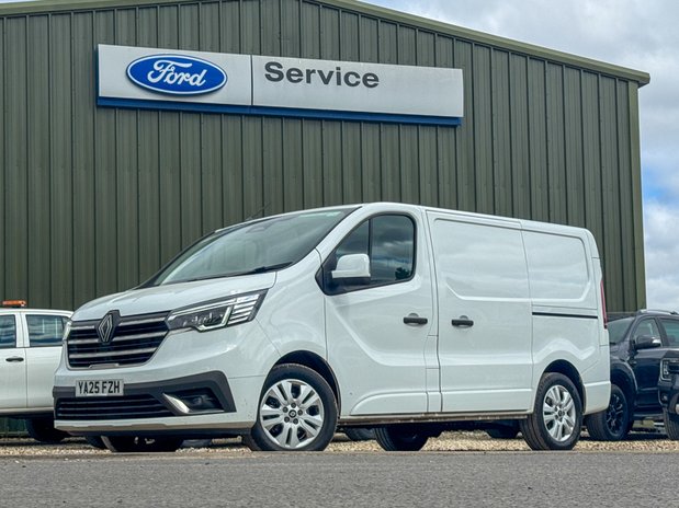 Renault Trafic AUTO SWB L1H1 Low Roof LL31 Air Con Alloys Cruise Nav EURO 6 1