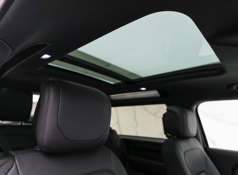 Land Rover Defender 90 X D300 11