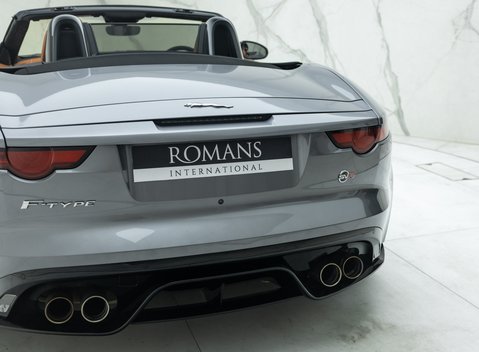 Jaguar F-Type SVR Convertible 41