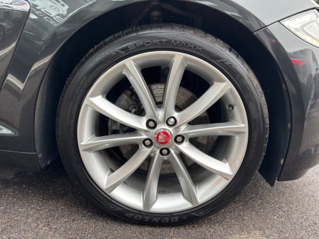 Jaguar XF 3.0d V6 Premium Luxury Saloon 4dr Diesel Auto Euro 5 (s/s) (240 ps) 25