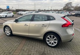 Volvo V40 2.0 T3 INSCRIPTION 11