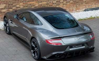 Aston Martin Vanquish S 9