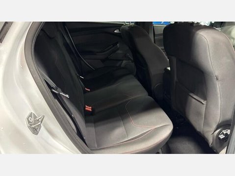 Ford Focus 1.5T EcoBoost ST-Line Euro 6 (s/s) 5dr 8