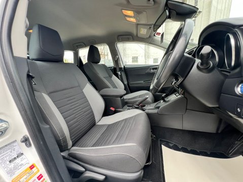 Toyota Auris VVT-I ICON TECH TOURING SPORTS 32