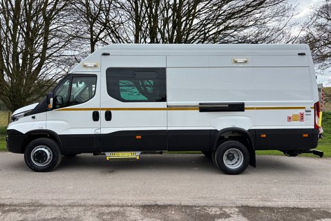Iveco Daily 70C18V Welfare Unit - Tail Lift / Toilet / 7 Seats / Air Con 7