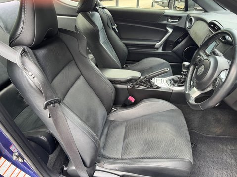 Toyota GT86 D-4S PRO 18