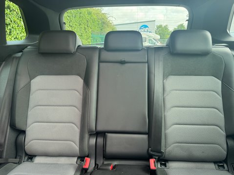 Volkswagen Tiguan 2.0 TDI R-Line SUV 5dr Diesel DSG Euro 6 (s/s) (150 ps) 9
